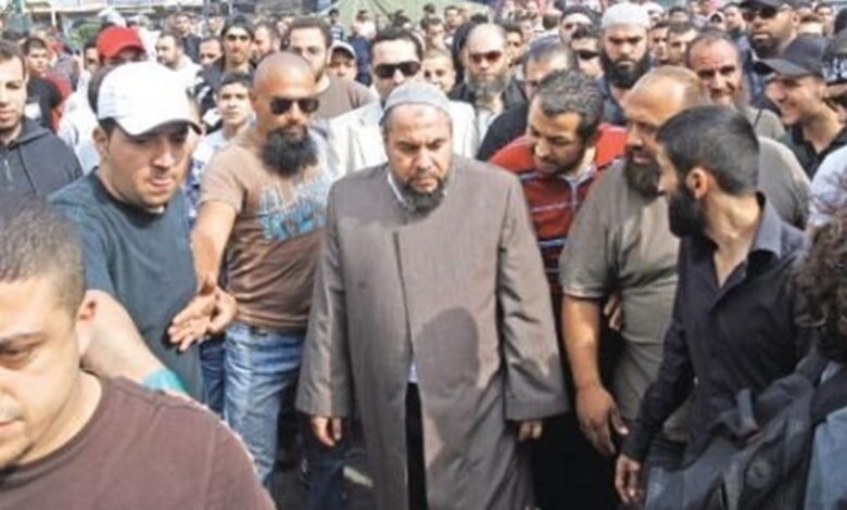 الرافعي يؤم المصلين في الهواء الطلق 1 الرافعي يؤم المصلين في الهواء الطلق