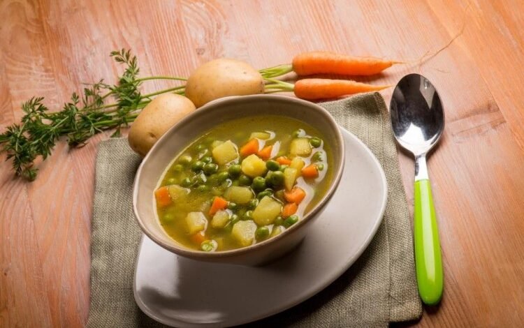 شوربة البطاطا والخضار 1