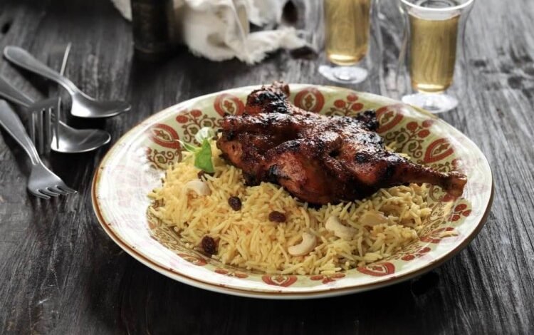 الكبسة السعودية بالدجاج مع صلصة الدقوس 1