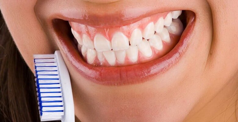 🦷 كيف تحافظ على صحة اللثة؟ خطوات يومية تضمن ابتسامة قوية ونفساً منعشاً! 1