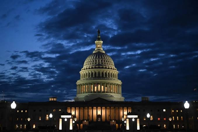 الكونغرس يضيق على الجيش 1